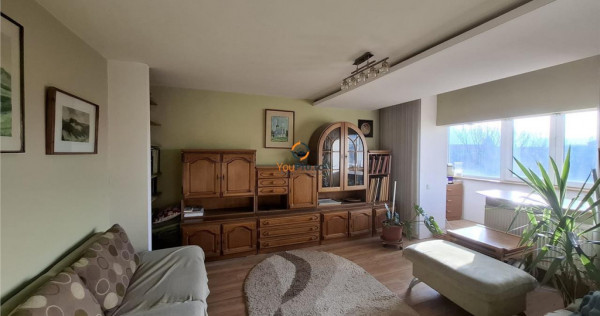 Apartament cu 3 camere decomandat etaj 4 zona Girocului-Spit