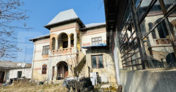 Conac cu teren intravilan 8759 mp, priveliste panoramica, Ci