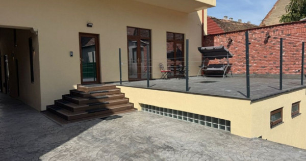 Spatii comerciale , Ultracentral