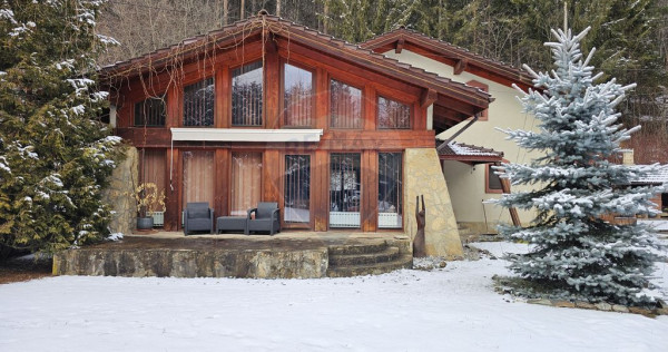 Vilă de lux cu 4 camere de vânzare în Câmpulung Moldo...