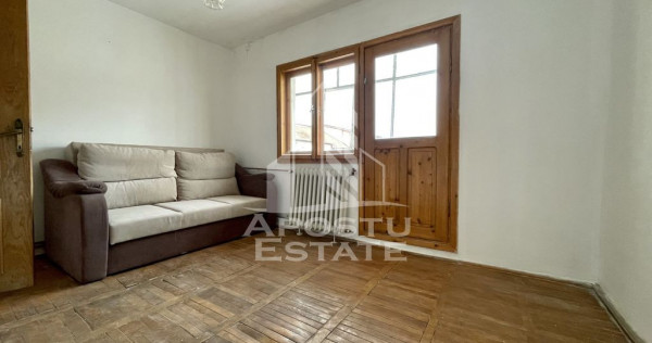 Apartament cu 3 camere, 2 bai, centrala proprie, zona Buz...