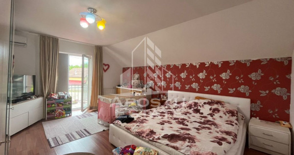 Jumatate de duplex cu 4 camere si 2 bai, decomandat situa...