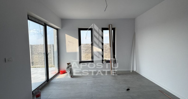 Duplex despartit cu zid dublu de caramida cu 3 camere in ...