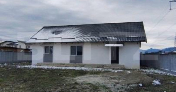 Casă de Vânzare cu 3 camere în Cartierul Izvor, Tărlung