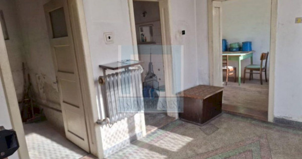 Casa singur in curte - zona Sacele nu