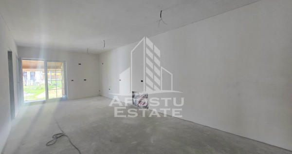 Jumatate de duplex pe parter cu 4 camere si 2 bai, Sag