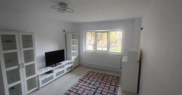 Apartament cu 3 camere, decomandat - zona Racadau..