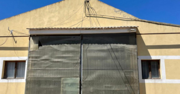 Hală situată &icirc;n Ovidiu