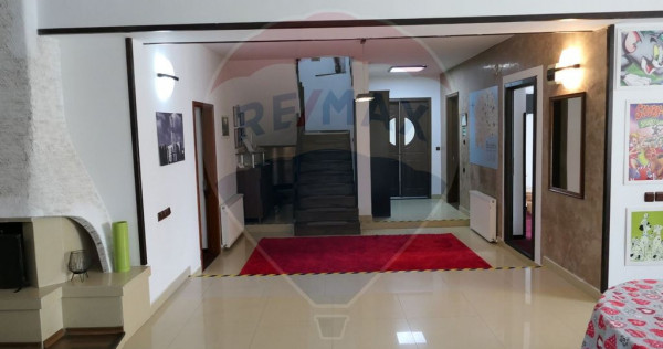 Vilă cu 10 camere de vânzare în zona Centrala