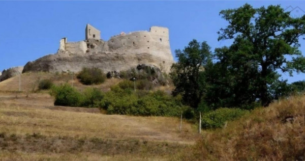 Teren Intravilan la baza cetatii Rupea