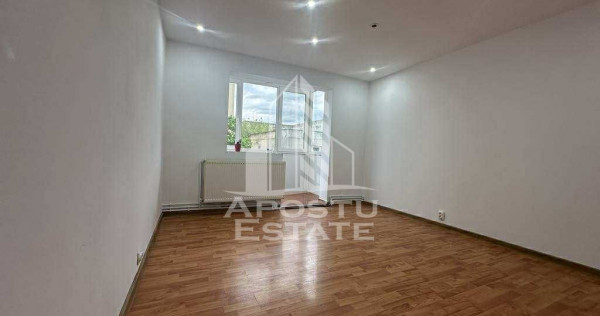 Apartament cu 2 camere, semidecomandat, etajul 2, central...