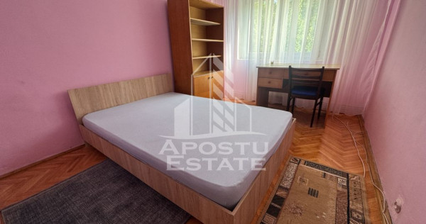 Apartament decomandat cu 3 camere zona Lipovei