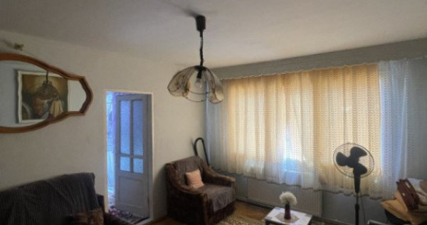 Apartament de vanzare, cu 2 camere, semidecomandat, 39mp, zo