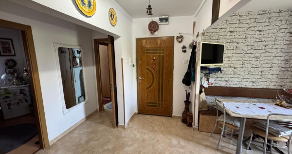Apartament 4 camere decomandat CET