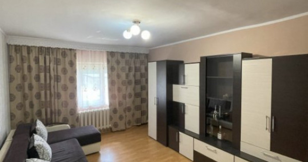 Apartament de vanzare, cu 3 camere decomandat, 68 mp, parter