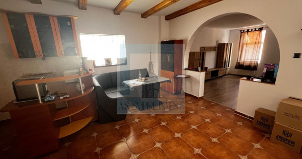 Casa /Villa 3 camere mobilata/utilata - zona Centrul Civic