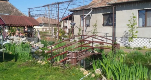 Casa 6 camere, 250 mp, zona Luncani