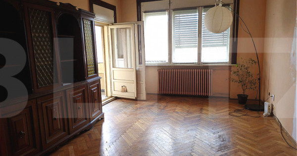 De v&acirc;nzare &ndash; Apartament 4 camere, decomandat 100 mp &ndash; U