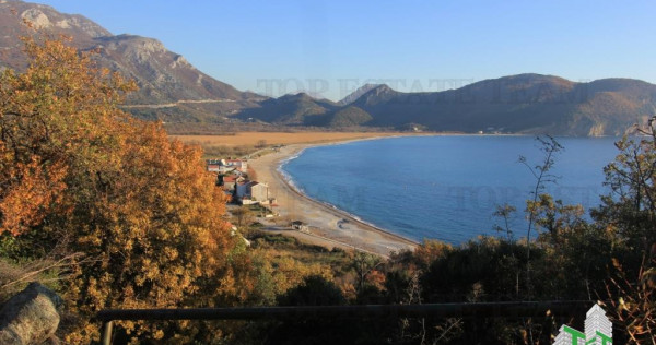 Teren de in Budva Muntenegru