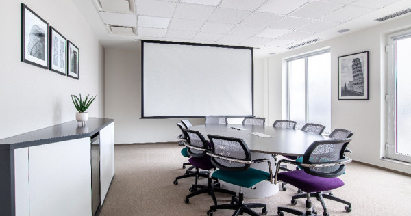 Spațiu de birou privat pentru 4 persoane în Regus Central Business