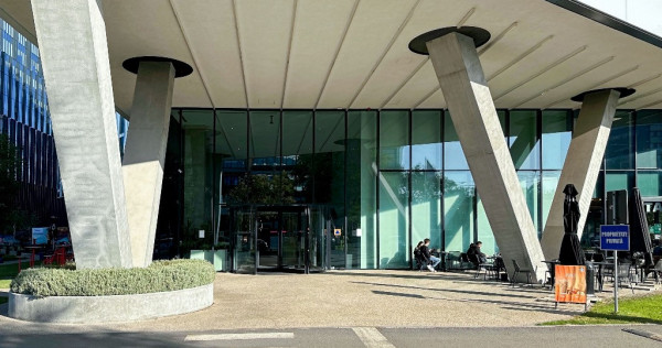 Spațiu de birou frumos proiectat pentru 1 persoană în Spaces Campus 6