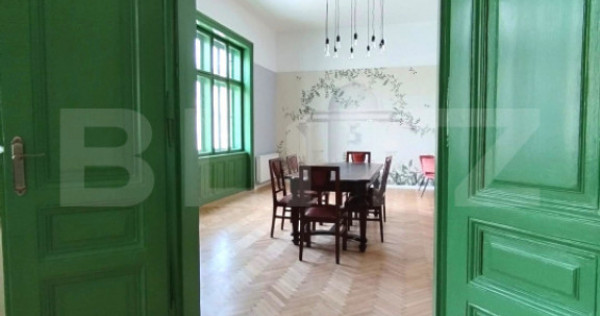 Apartament de vanzare, cu 3 camere, 100 mp, zona centrala