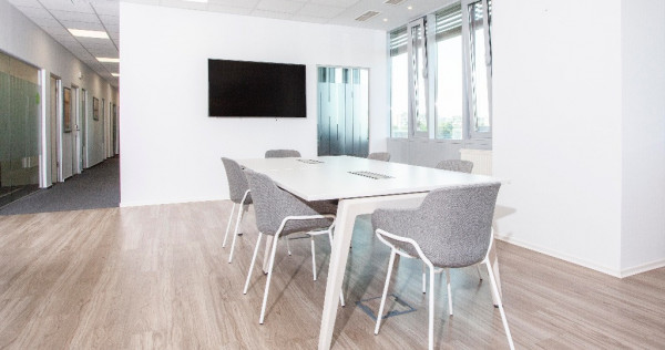 Spațiu de birou tip open-plan pentru 10 persoane în Regus Sun Business