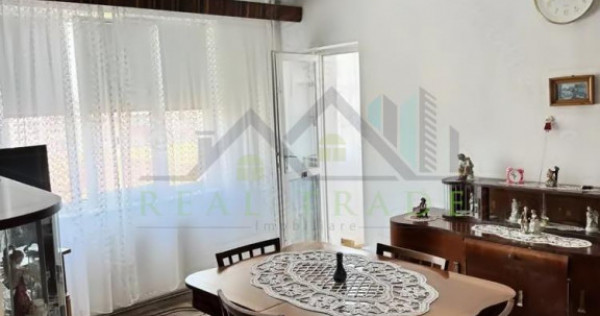Apartament 2 camere etaj intermediar zona Noua