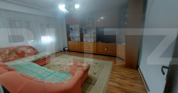 Apartament de vanzare, cu 3 camere, etaj 4, zona Girocului
