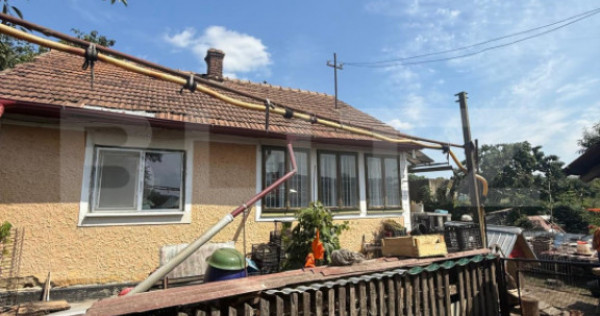 Casă 60 mp + Teren 2150 mp, zona Burdujeni