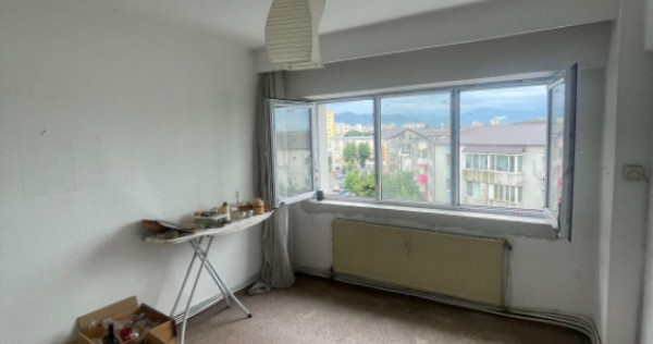 Apartament de 2 camere decomandat, 48 mp construiti, etaj 5,