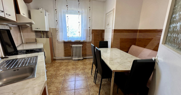 Apartament spațios cu 2 camere, decomandat, 51 mp, Cetate