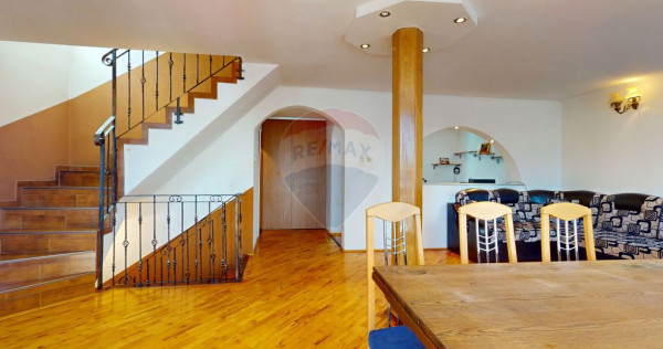 Casă individuală de v&acirc;nzare | P+E+M | Central | Cristian