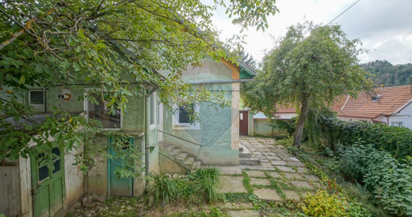 Casă săsească de renovat, cu teren, Șcheii Brașovului