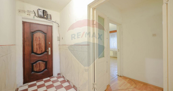 Apartament la parter cu 3 camere decomandate de v&acirc;nzare,...