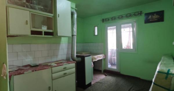Apartament 2 camere, decomandat, spațios, zonă liniștită