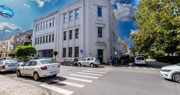 Clădire ultracentrală de vânzare Bulevardul Decebal Co...