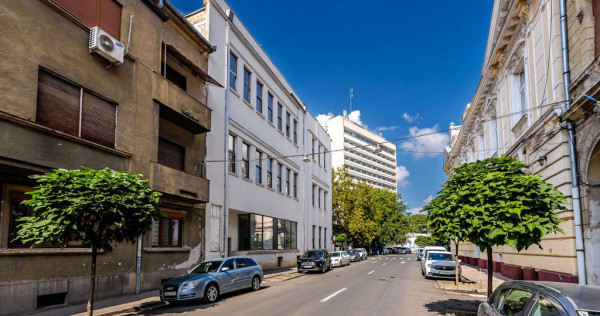 Clădire ultracentrală de v&acirc;nzare Bulevardul Decebal Co...
