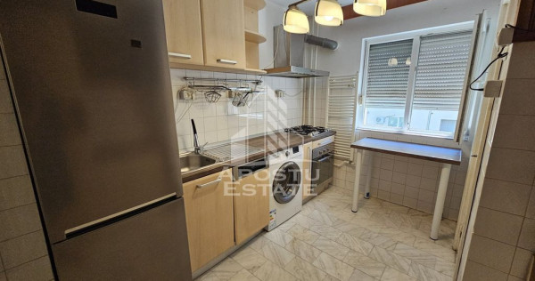 Apartament cu 3 camere, decomantat, etajul 2 , zona Spita...
