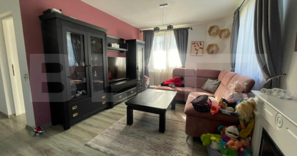 Casă familială bine compartimentată cu garaj dublu