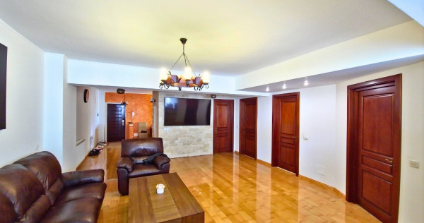 APARTAMENT DE 3 CAMERE, 107 MP - LA 3 MINUTE DE CENTRU