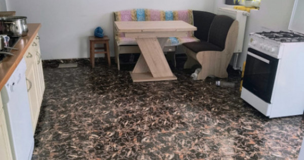 Casă renovată în Preluci la 12 Km de Comănesti , fântâ