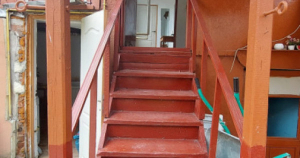 Apartament la casa si curte zona Centrala