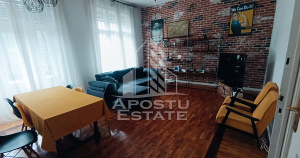 Apartament cu 3 camere, zona Centrala, Cladire Istorica