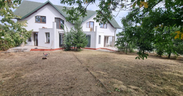 Casă Duplex 240 mp + Teren 2.500 mp | Varlaam, Strada Principală