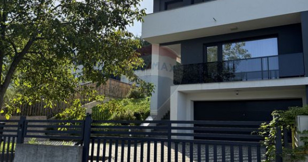 Casă / Vilă cu 4 camere de închiriat