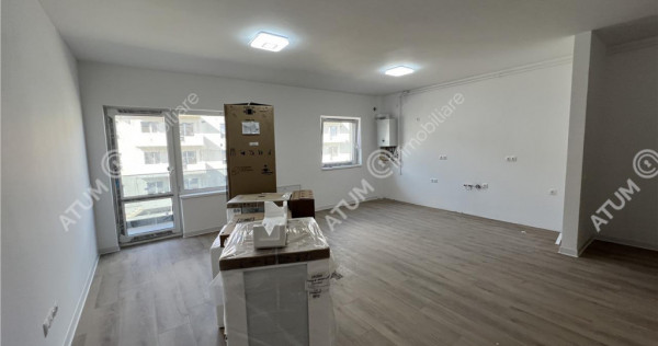 Apartament cu 3 camere 2 bai si balcon etaj 1 zona Doamna St