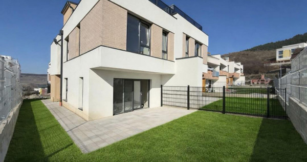 Casa tip duplex, la doar c&acirc;teva minute de mers de VIVO Mall !!!