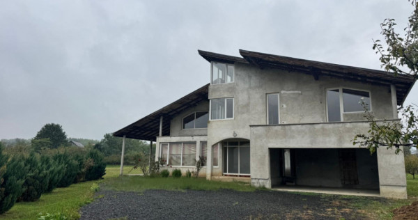 Casă semifinisată cu teren generos &ndash; 377 mp utili, 5754