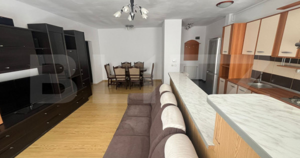 Apartament cu 2 camere, semidecomandat, etaj 1/3, 2 parcari,